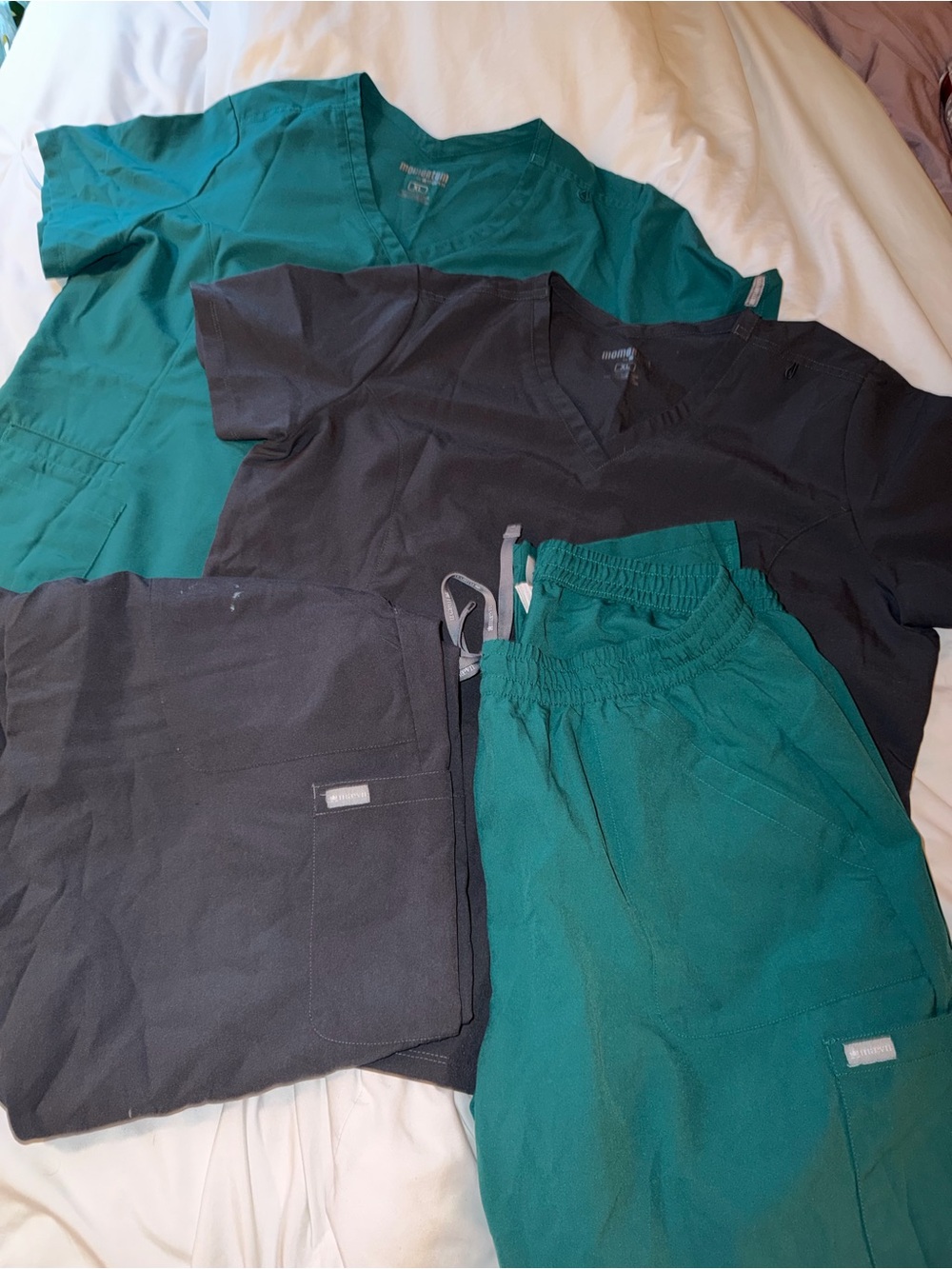 (Size. XL) Momentum Maevn Scrubs, 2 pairs